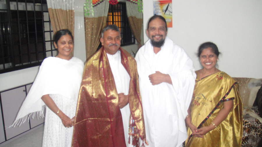 2 Guru Mahan and Guru Matha in Divine Sabai